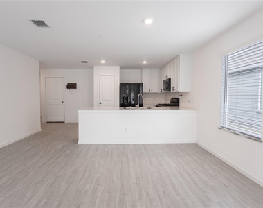 1307 Rodeo Circuit Way - Photo Thumbnail 4