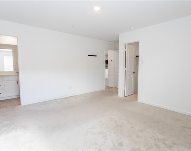 1307 Rodeo Circuit Way - Photo Thumbnail 7