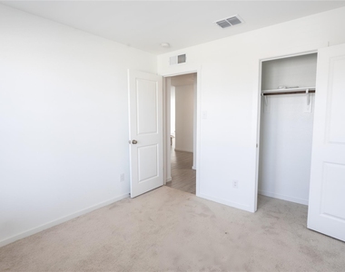 1307 Rodeo Circuit Way - Photo Thumbnail 11