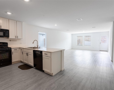 1307 Rodeo Circuit Way - Photo Thumbnail 5