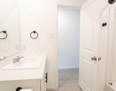 1307 Rodeo Circuit Way - Photo Thumbnail 10