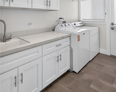 170 Adams - Photo Thumbnail 24