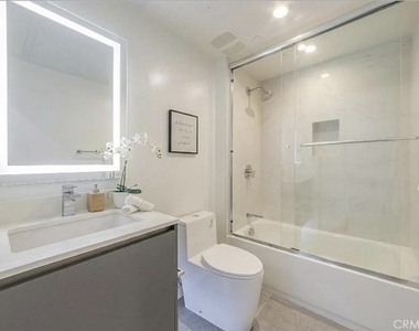 214 S Westmoreland - Photo Thumbnail 2