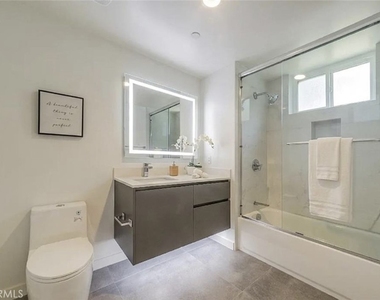 214 S Westmoreland - Photo Thumbnail 4