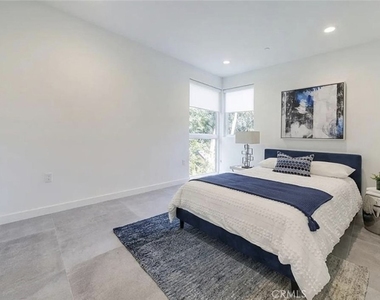 214 S Westmoreland - Photo Thumbnail 3