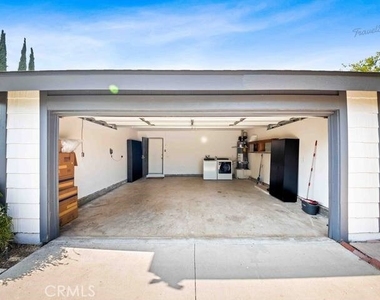 321 E Maple Street - Photo Thumbnail 53