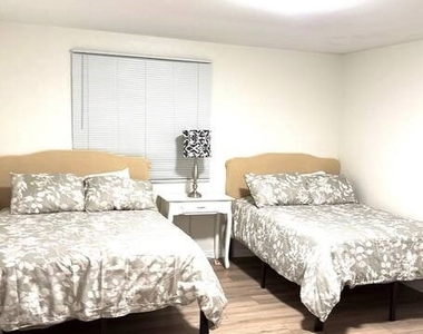 321 E Maple Street - Photo Thumbnail 30