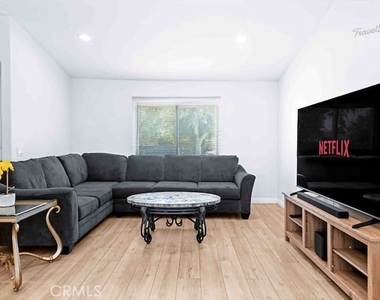 321 E Maple Street - Photo Thumbnail 44