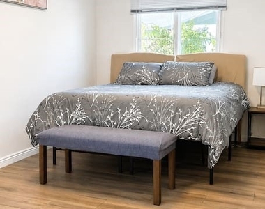 321 E Maple Street - Photo Thumbnail 23