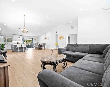 321 E Maple Street - Photo Thumbnail 32