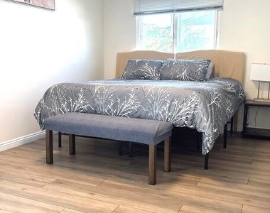 321 E Maple Street - Photo Thumbnail 26