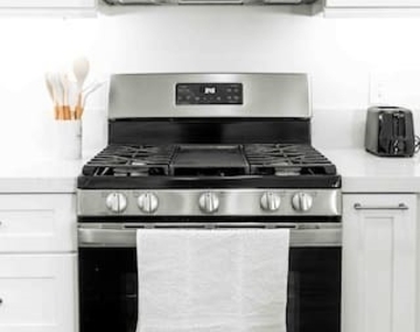 321 E Maple Street - Photo Thumbnail 10