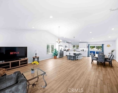 321 E Maple Street - Photo Thumbnail 46