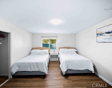 321 E Maple Street - Photo Thumbnail 15