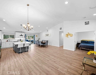 321 E Maple Street - Photo Thumbnail 6