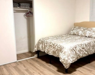 321 E Maple Street - Photo Thumbnail 21