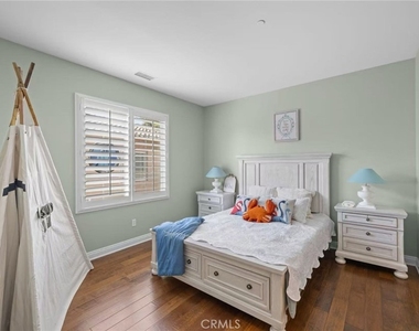 1009 Newhall Terrace - Photo Thumbnail 8
