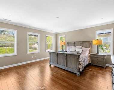 1009 Newhall Terrace - Photo Thumbnail 5