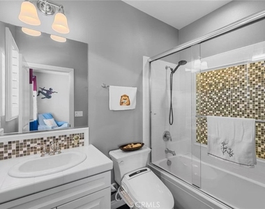 1009 Newhall Terrace - Photo Thumbnail 9