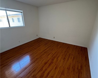 805 S Stoneman - Photo Thumbnail 9