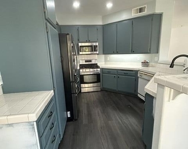 984 Meadowlark Drive - Photo Thumbnail 4