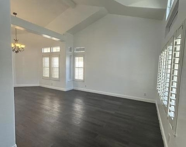984 Meadowlark Drive - Photo Thumbnail 1