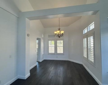 984 Meadowlark Drive - Photo Thumbnail 2