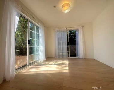 1033 W Duarte Rd #a - Photo Thumbnail 2