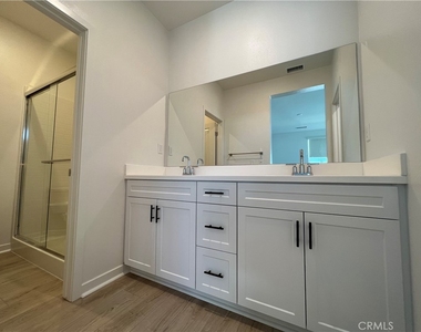 947 N Divino Privado - Photo Thumbnail 9