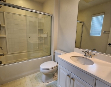 926 Terrace W - Photo Thumbnail 8