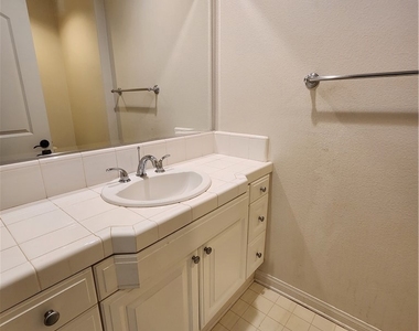 926 Terrace W - Photo Thumbnail 9