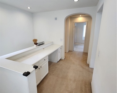 926 Terrace W - Photo Thumbnail 4