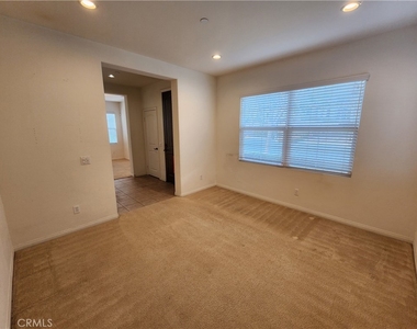 926 Terrace W - Photo Thumbnail 3