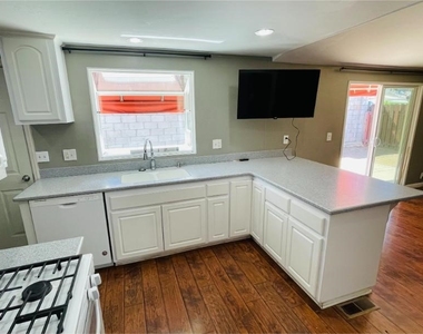 33550 Harvest Way E - Photo Thumbnail 13
