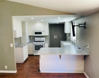 33550 Harvest Way E - Photo Thumbnail 9