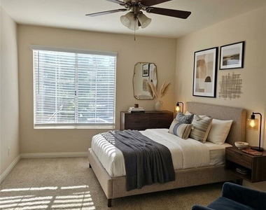 5545 Canoga Avenue - Photo Thumbnail 7
