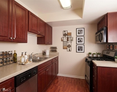 5545 Canoga Avenue - Photo Thumbnail 1