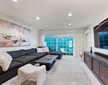 4427 Camero Avenue - Photo Thumbnail 2