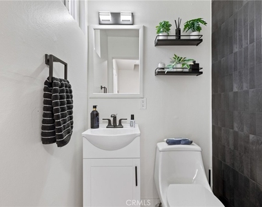 4427 Camero Avenue - Photo Thumbnail 5