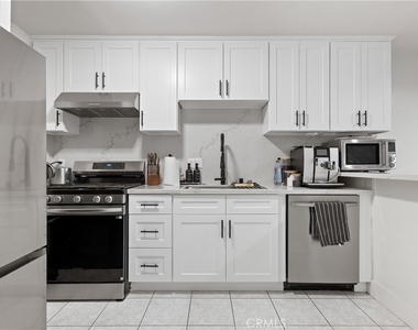 4427 Camero Avenue - Photo Thumbnail 4