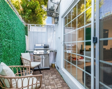 4427 Camero Avenue - Photo Thumbnail 12