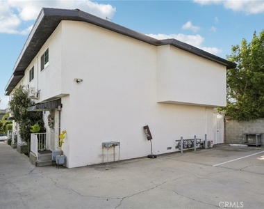 4427 Camero Avenue - Photo Thumbnail 13