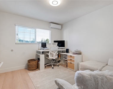 4427 Camero Avenue - Photo Thumbnail 6