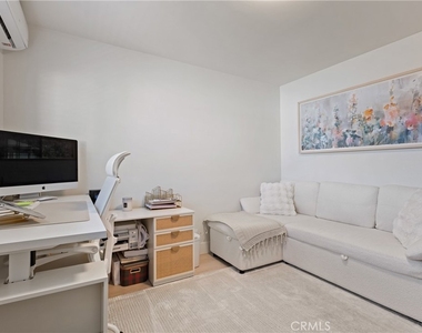4427 Camero Avenue - Photo Thumbnail 7