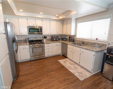 21535 Erwin Street - Photo Thumbnail 6