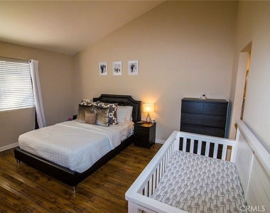 21535 Erwin Street - Photo Thumbnail 13