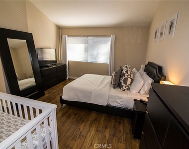 21535 Erwin Street - Photo Thumbnail 11