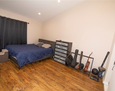 21535 Erwin Street - Photo Thumbnail 12