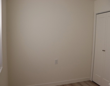 15711 Lassen Street - Photo Thumbnail 16