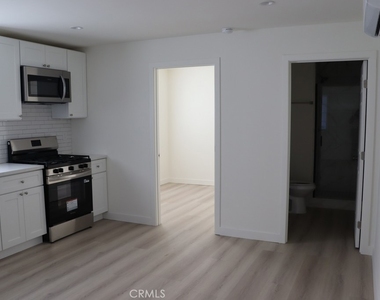 15711 Lassen Street - Photo Thumbnail 4